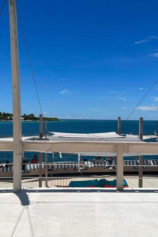 Lakawon Island: Biggest Floating Bar in Asia Experience - Inclusions and Amenities