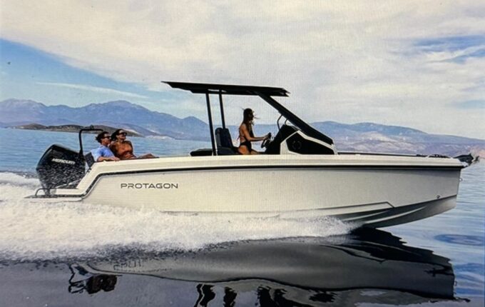 Lake Como: 1 Hour Private Boat Tour With Driver - Pricing and Inclusions