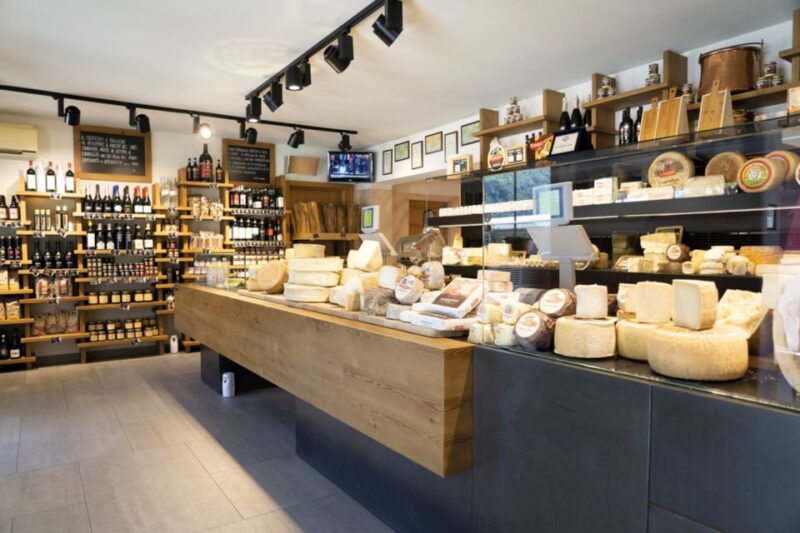 Lake Como: Cheese Factory Tour and Tasting in Valsassina - Exploring the Cheese Factory