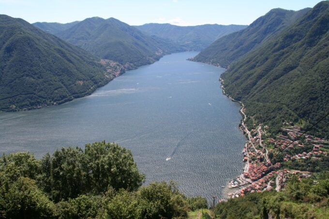 Lake Como: Highlights Tour With a Local by Private Car - Languages and Booking Flexibility