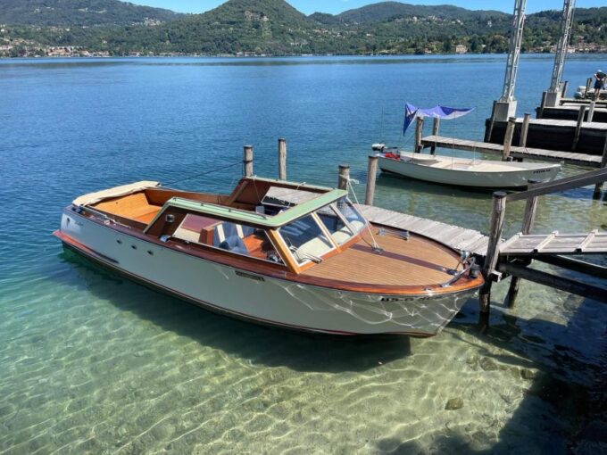 Lake Como: Unforgettable Experience Aboard a Venetian Boat - Meeting Point and Transportation
