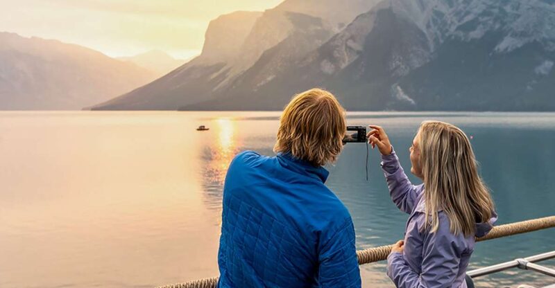 Lake Louise: Double Decker Shuttle to Moraine & Lake Louise - Schedule and Logistics