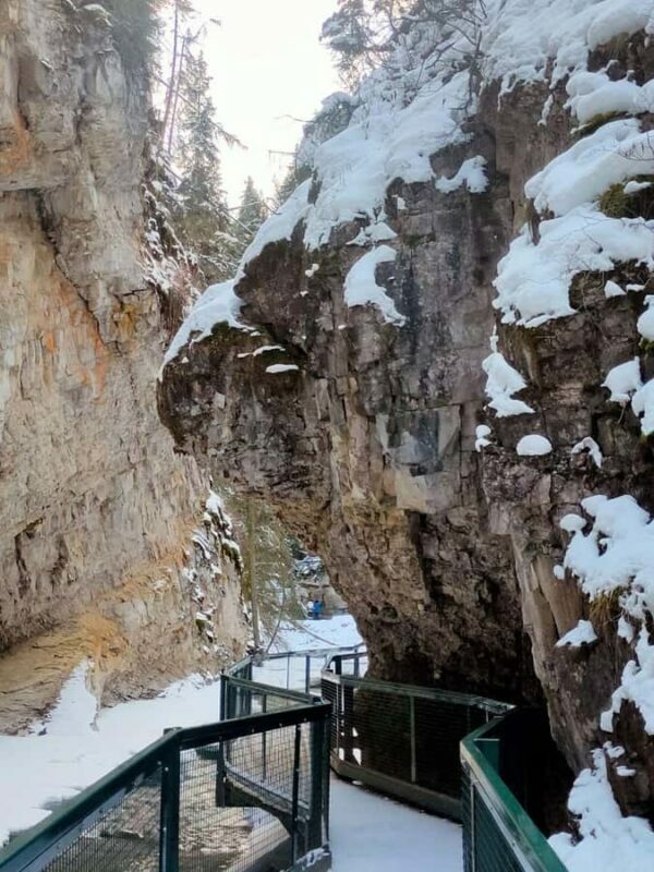Lake Louise, Johnston Canyon Bow Falls Surprise Corner Tour - Price and Value