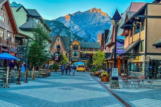 Lake Louise, Moraine, Emerald, Johnston Canyon and Banff Town - FAQ