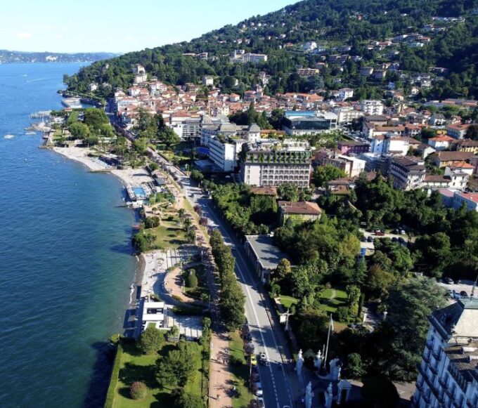 Lake Maggiore: Return Boat Transfer to Borromean Islands - Exploring the Chosen Island