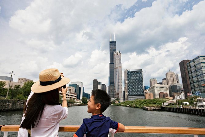 Lake Michigan Skyline Cruise in Chicago - Transportation and Participation