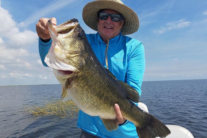 Lake Okeechobee Fishing Trips Near Palm Beach Florida - Bait and Refreshments