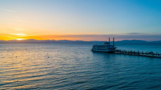 Lake Tahoe: Sunset Dinner Cruise - Onboard Entertainment