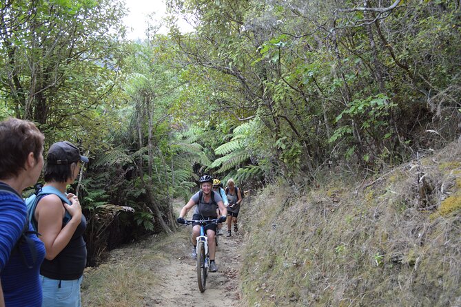 Lake Taupo - Maori Rock Carvings Package (Mountain Biking & Kayaking) - Meeting Point and Start Time