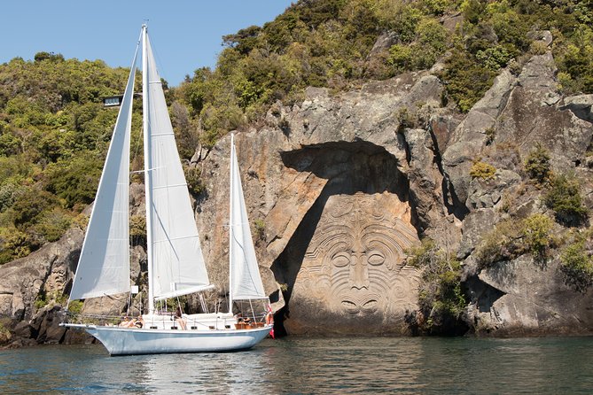 Lake Taupō Private Day Tour From Auckland to MāOri Rock Carvings - Food and Beverage Options