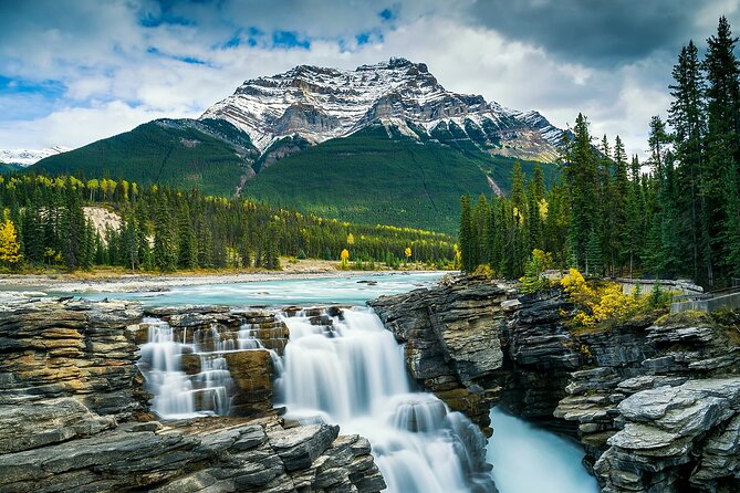 Lake View Full Day Tour 2-Moraine Lake, Lake Louise and Emerald - Group Size and Capacity