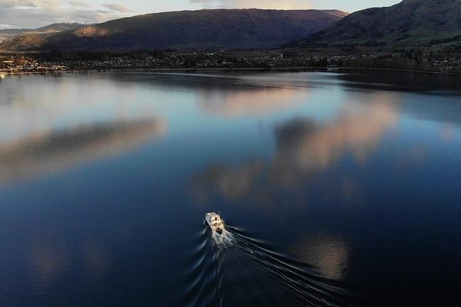 Lake Wanaka 1-Hour Cruise Including Wine and Cheese Board - Cruise Features and Inclusions