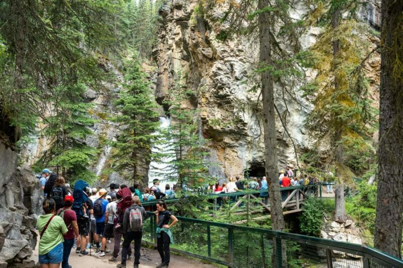 Lakes Moraine, Louise, Emerald, Johnston Canyon & Yoho Tour - The Experience in Detail