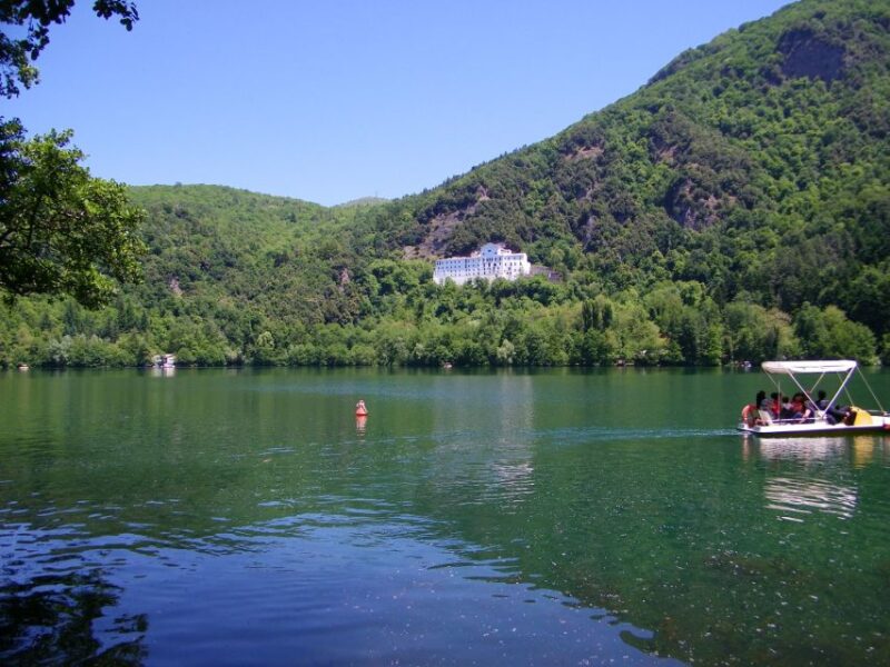 Lakes of Monticchio: Guided Private Walking Tour - Duration and Group Size