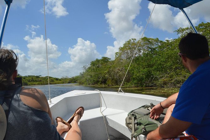 Lamanai Temples, River Cruise, Howler Monkeys V.i.V. - Pickup and Meeting Points