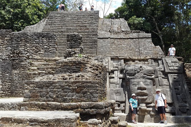 Lamanai Temples, River Cruise, Howler Monkeys V.i.V. - Exploring the Mayan Ruins
