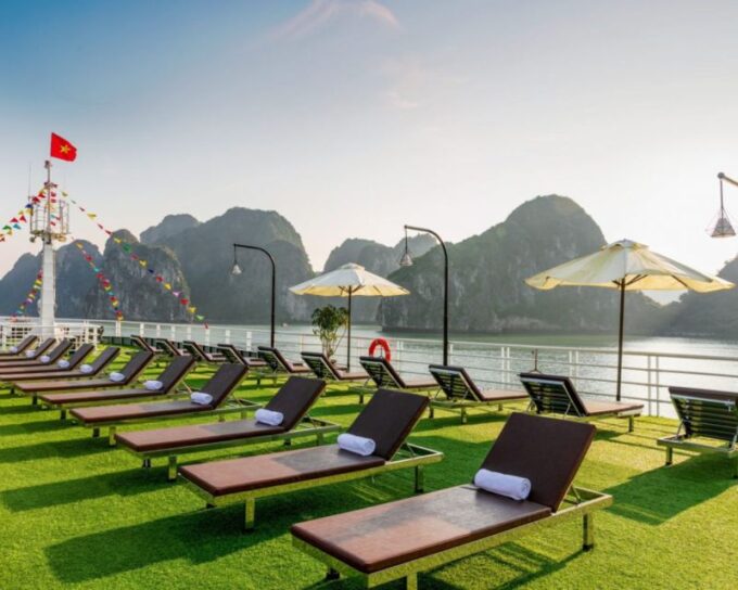 Lan Ha Bay: 5 Stars Luxury Cruise 2 Day Trip - Explore Lan Ha Bay