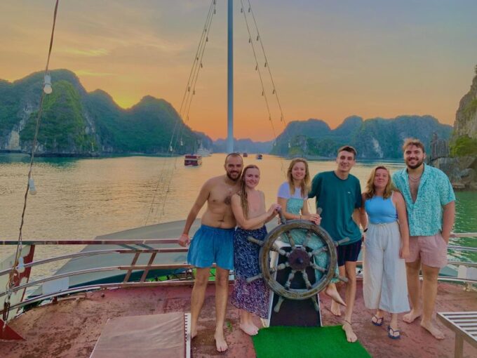 Lan Ha Bay: Day Tour by Boat With Lunch - Boat Cruise Experience