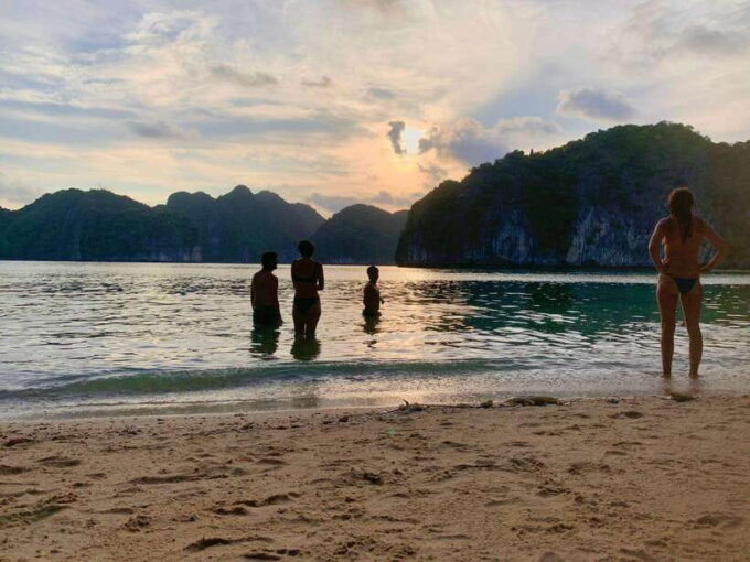 Lan Ha Bay Sunset,Evening Kayak Bioluminescent Plankton Trip - Pickup and Transportation