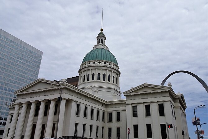 Landmarks Downtown-East Walking Tour - Historical Icons