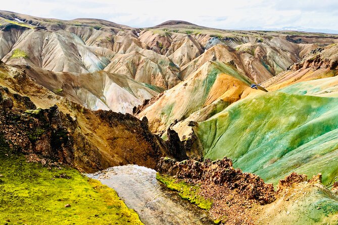 Landmarks From Above: Helicopter Tour With Geothermal Bath - Soaring Over Iconic Landmarks