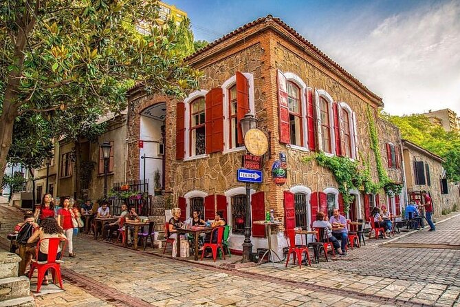 Landmarks of Izmir - Strolling Through Kemeralti Market