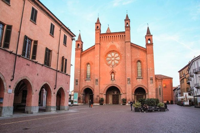 Langhe: Alba & Barolo - Visiting the Barolo Wine Region