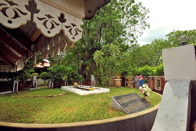 Langkawi Myth & Legend Tour Mahsuri Tomb Telaga Tujuh Beras Terbakar - Exploring Mahsuris Tomb