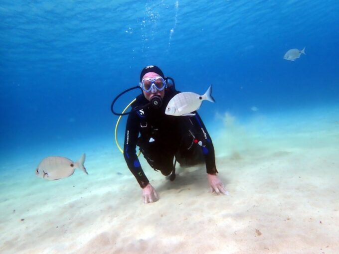 Lanzarote: Beginner Diving Course Costa Teguise (2 Dives) - Safety and Precautions