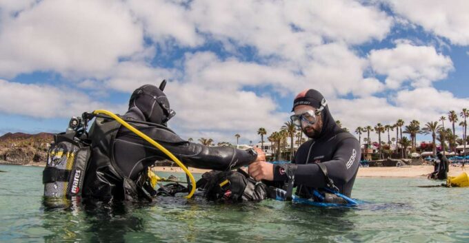 Lanzarote: Beginner Scuba Diving From the Beach - Weightlessness and Individual Support