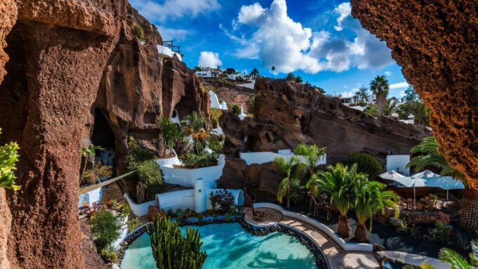 Lanzarote Coast-2-Coast Tour - Discovering Artworks
