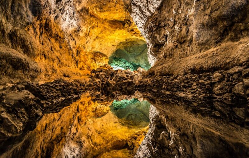 Lanzarote: Cueva De Los Verdes & Jameos Del Agua Tour - Key Points
