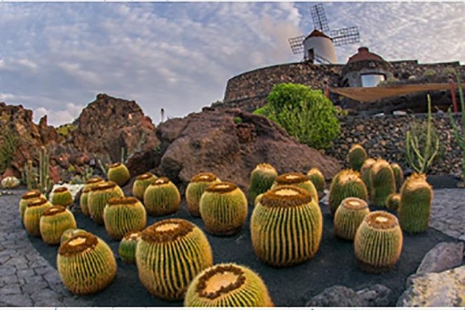 Lanzarote Highlights. Private Tour With Pickup (Price per Vehicle, Not P.P.) - Immersive Cultural and Natural Exploration