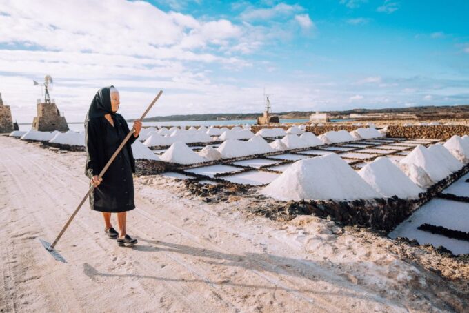 Lanzarote: Janubio Salt Flats Guided Tour - Discovering Lanzarotes Salt Culture