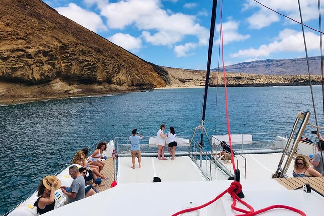 Lanzarote: La Graciosa Island Cruise With Lunch and Water Activities - Customer Reviews and Ratings