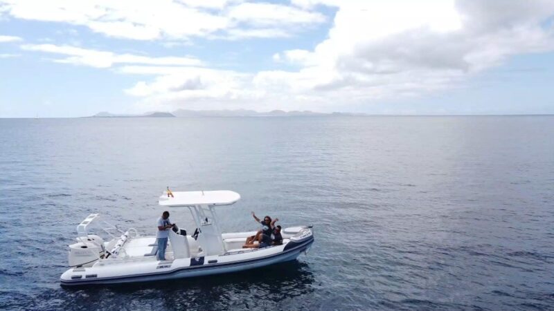 Lanzarote: Private Boat Trip 2:30h - Coastal Exploration