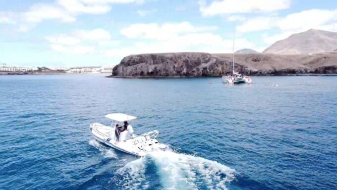 Lanzarote: Private Boat Trip 2:30h - Scenic Highlights
