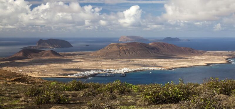 Lanzarote: Return Ferry to La Graciosa With Bus Pickup - Important Requirements