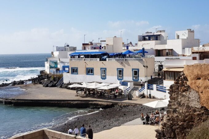 Lanzarote: Return or 1-Way Ferry to Fuerteventura With Wifi - Key Features