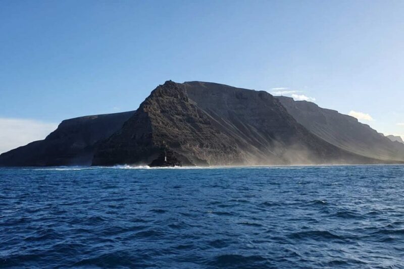 Lanzarote: Roundtrip Ferry Transfer to La Graciosa - Exploring La Graciosa