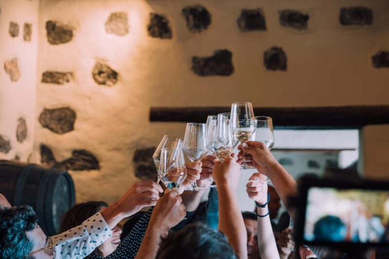 Lanzarote: Sunset Vineyard Tour With Wine and Chocolate Tasting - Itinerary and Activities