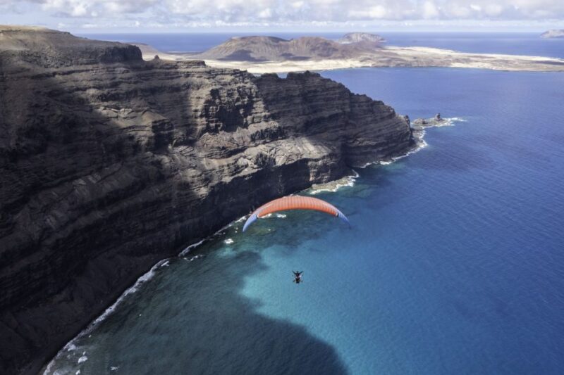Lanzarote: Tandem Paragliding Flight Over Lanzarote - Volcanic Landscapes of Lanzarote
