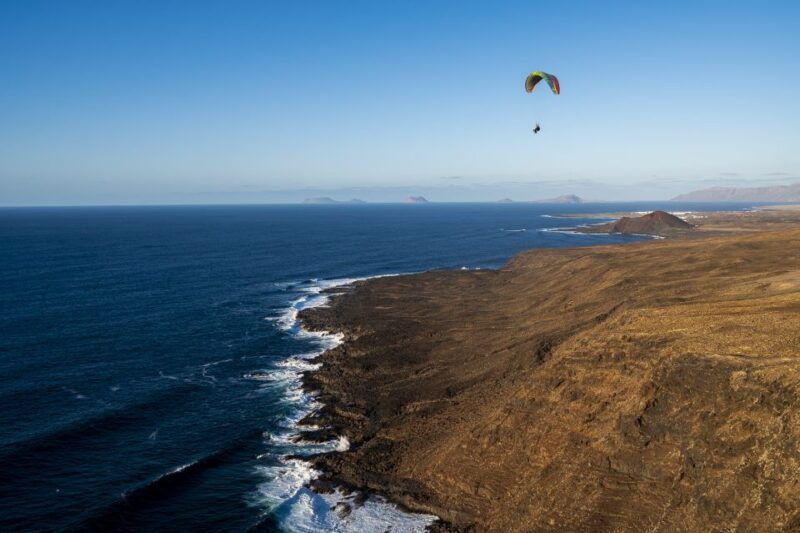 Lanzarote: Tandem Paragliding Flight Over Lanzarote - Relaxed Flight for Beginners