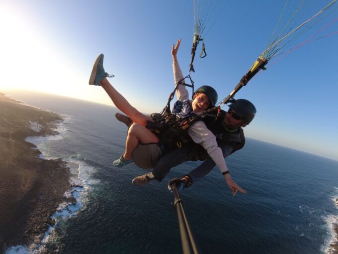 Lanzarote: Tandem Paragliding Flight Over Lanzarote - Included in the Experience