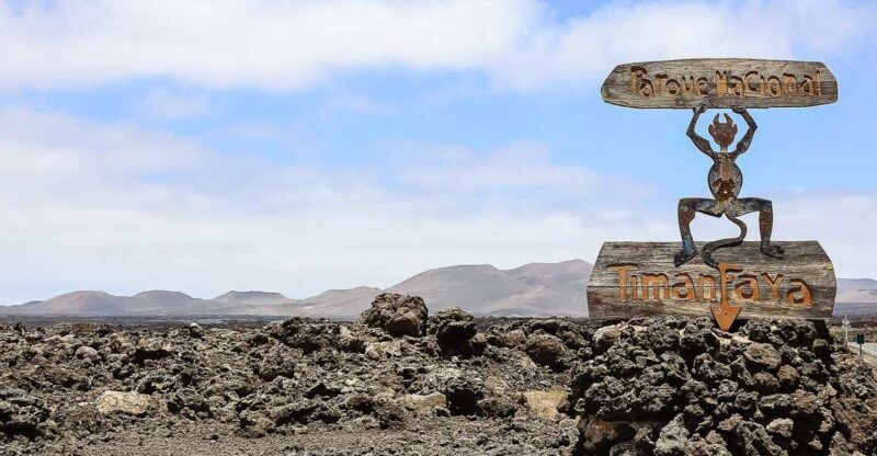 Lanzarote: Timanfaya Park, Jameos Agua & Green Cave Day Trip - Guided Tour Languages and Pickup Locations