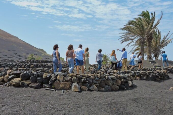 Lanzarote: Vineyard Tour With Wine and Chocolate Tasting - Experience Highlights