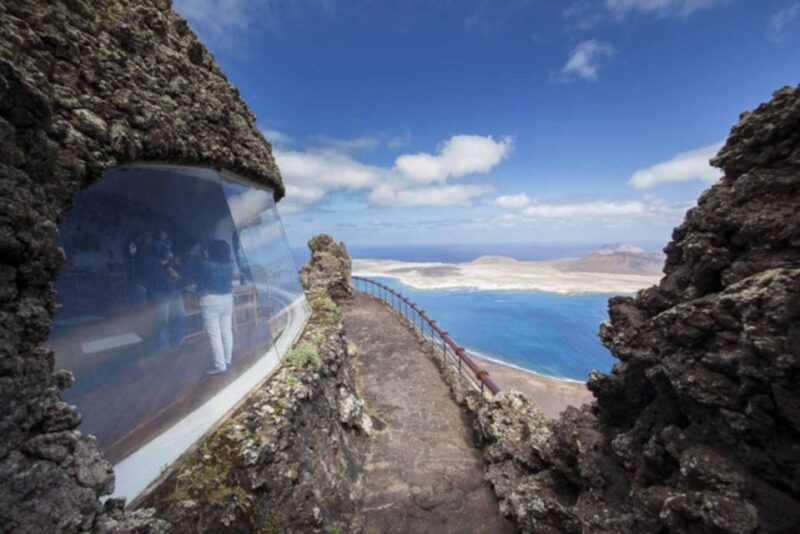 Lanzarote: Volcanic Landscapes Tour With Panoramic Views - Valle De Las Mil Palmeras