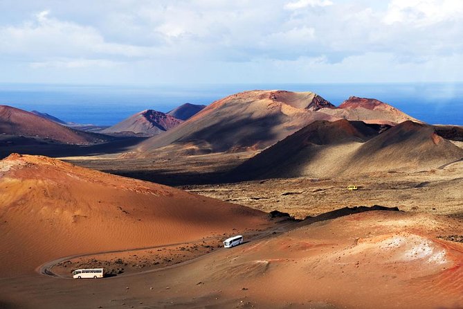 Lanzarote Volcano and Wine Region Tour From Fuerteventura - Volcanic and Wine-Growing Landscapes