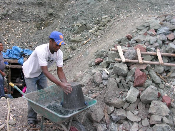 Larimar Mine Tour - Health and Fitness Requirements