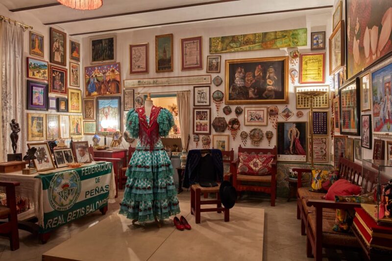 Las Dueñas Palace Entry Ticket and Audio Guide - Key Points